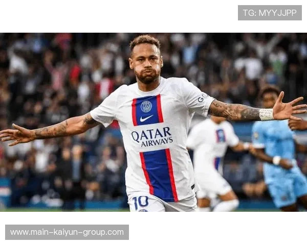 内马尔后仰抽射技术质量极高 内马尔后仰抽射技术质量极高